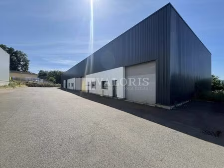 location commerce 1000 m² à montmerle-sur-saône (01090)