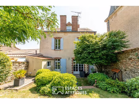 maison de charme et son écrin de verdure