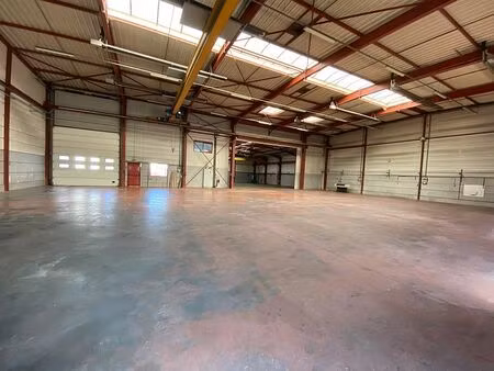 location local d'activités combs la ville 1 162 m²