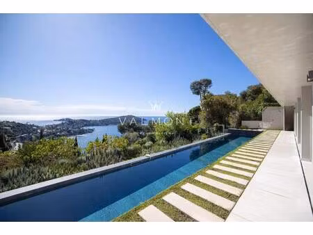 villa contemporaine avec vue panoramique sur la mer