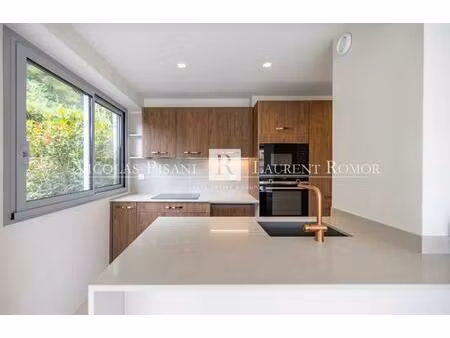 a vendre à villefranche sur mer - 3 pièces - piscine - parking - cave - jardin - terrasse