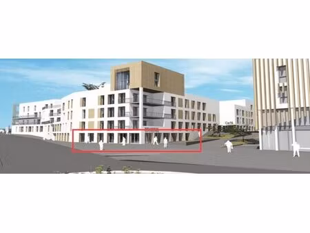 à louer local commercial 207 m² – 2 800 € |laval