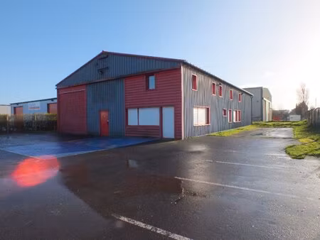 à louer local commercial 600 m² – 2 200 € |spycker