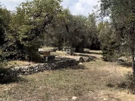 terrain constructible à distance à pied de valbonne