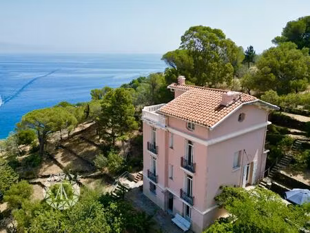 superbe maison de maître des années 30 avec vue panoramique sur la mer et le port de...