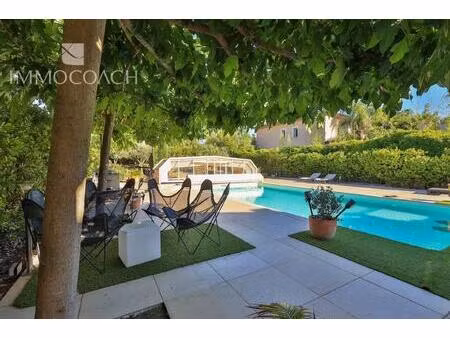 elégante villa t4 de plain-pied avec piscine et garage à saint tropez