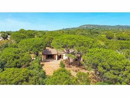 villa avec grand terrain à vendre à la croix-valmer