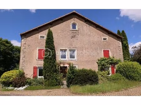 corps de ferme de 410 m² à fougerolles
