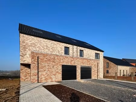 a vendre maisons 3 facades tres lumineuses