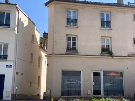 locaux de charme  en plein coeur de ville d'avray