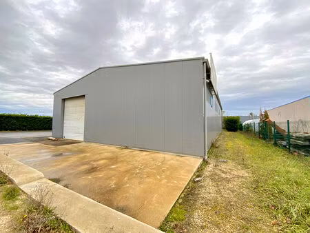 vente immeuble 2 pièces 400m2 baignes-sainte-radegonde 16360 - 262500 € - surface privée