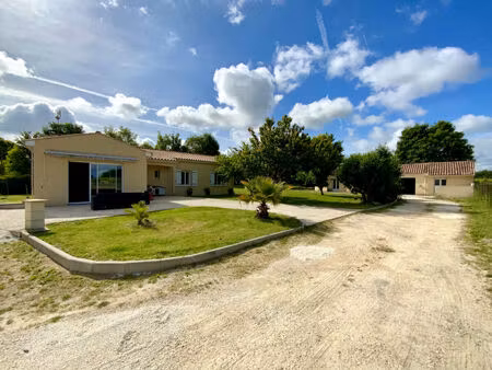 vente maison 9 pièces 110m2 neuillac 17520 - 241500 € - surface privée