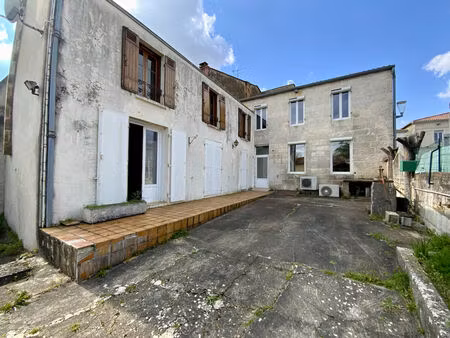 vente immeuble 10 pièces 430m2 saint-genis-de-saintonge 17240 - 210000 € - surface privée