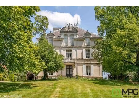 villeneuve sur lot  maison de maître avec parc d'environ 9825 m2.