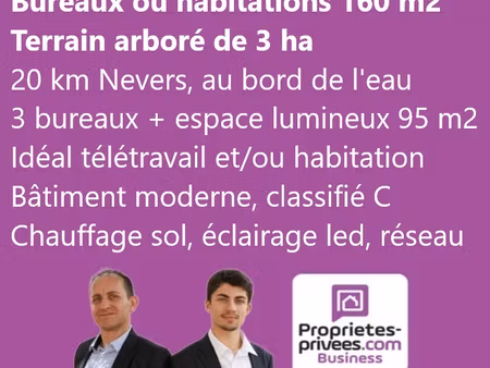 nievre - construction atypique 160 m2 sur terrain 3 ha  au bord de l'eau