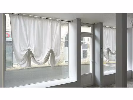 location local commercial 38m2 saint-fort-sur-gironde 17240 - 550 € - surface privée