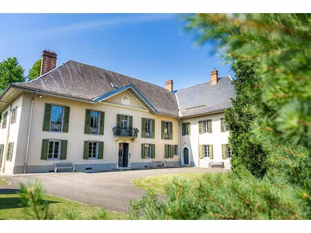 propriété d'exception xviième sur parc arboré et ses dépendances louées sur un domaine de 