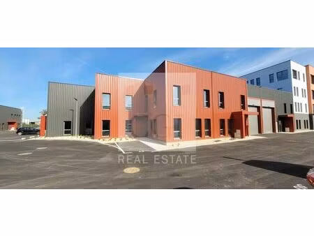 location commerce 460 m² à chassieu (69680)