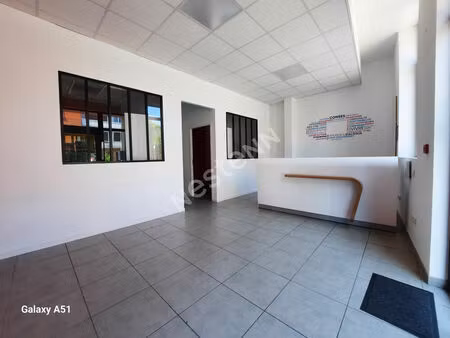 location commerce 4 pièces 65 m² à montauban (82000)