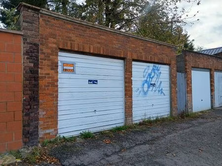 double box avec 2 garages fermés à louer