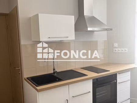 tournon  rue piétonne  petit immeuble sans travaux