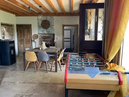 maison de maitre avec 4 boxes et dependances sur 2.200m². possibilite de 4 ha de pres atte