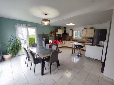 location belle maison meublée t4 à cast