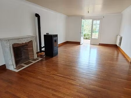 location belle maison de ville t5 à pleyben