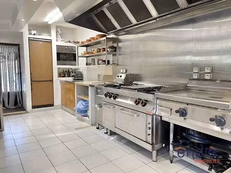 vente locaux professionnels 223 m² à salernes (83690)  120 000 €