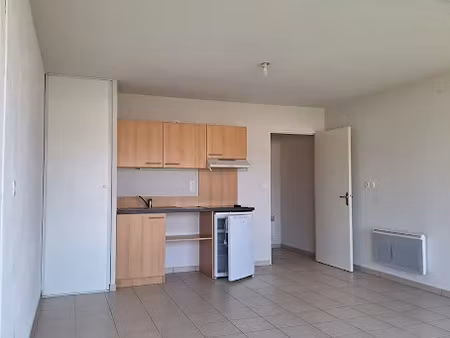 location appartement 1 pièce 35.27 m² à pons (17800)  399 €