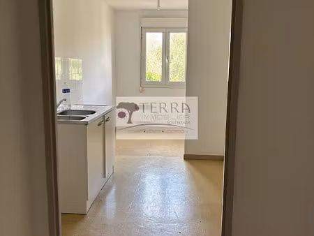 location appartement 4 pièces 88 m² à sari-solenzara (20145)  645 €