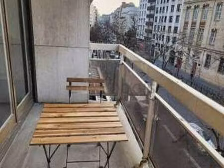 studio meublé avec terrasse et ascenseur