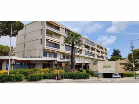 location locaux professionnels à cagnes-sur-mer (06800)  5 732 €