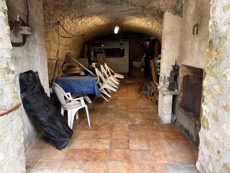 cave ferstive avec jardin