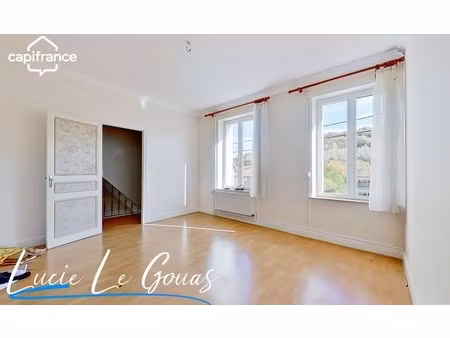 maison individuelle de 146m²  garage de 104m² et jardin