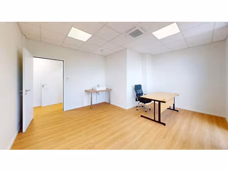 location locaux professionnels 18 m² à luc-la-primaube (12450)  nan €