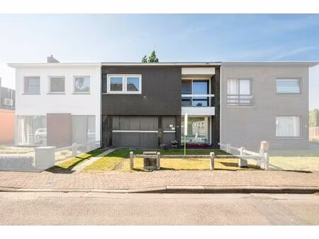 te renoveren gezinswoning met grote tuin in het centrum v...