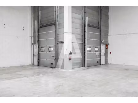 a louer - emerainville - entrepôts avec bureaux dans une parc d'activités pme/pmi - proxim