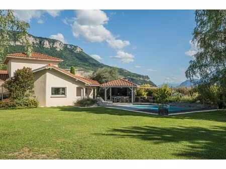 propriété à vendre à la la buisse