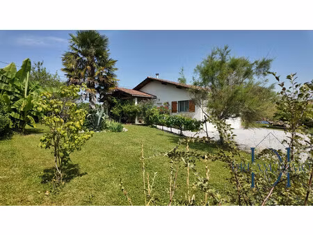 belle maison à la campagne