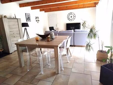 maison en pierre avec 4 chambres