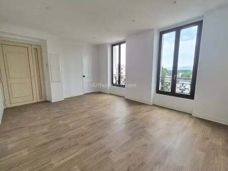 location appartement 3 pièces 59 m2 à le luc