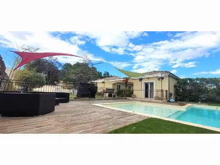 maison de plain pied avec jardin   piscine et dépendances proche centre ville