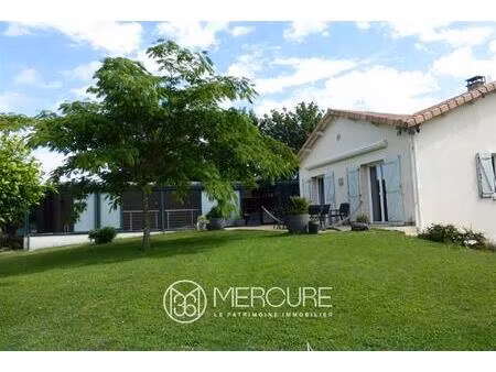 maison de campagne avec piscine couverte