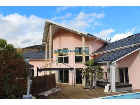 maison d'habitation avec un local commercial (entrepôt-bureau)