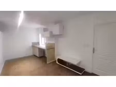 location appartement 2 pièces 25 m² à egreville (77620)  415 €