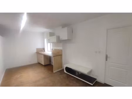 location appartement 2 pièces 25 m² à egreville (77620)  450 €