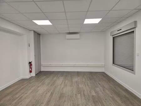 location bureau chatellerault 149 m²