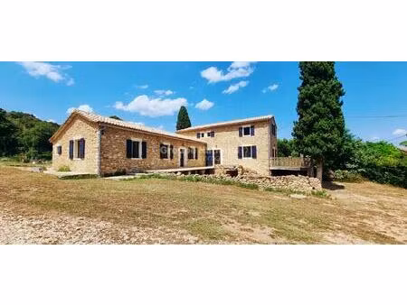 mas rénové sur 3 000m² de terrain