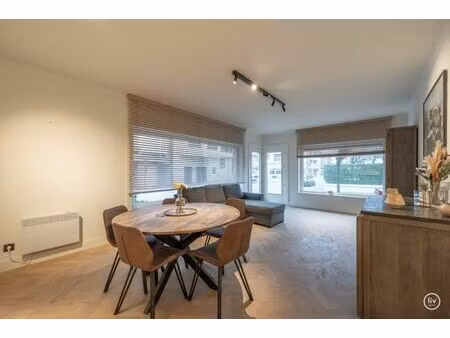 agréable local commercial situé à l'angle de l'avenue du zo